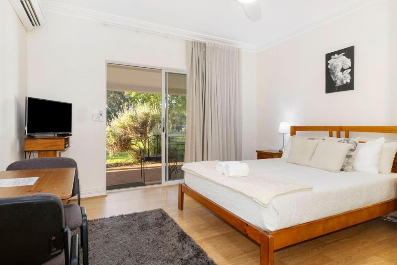 Inn The Tuarts Guest Lodge Wonnerup Екстериор снимка
