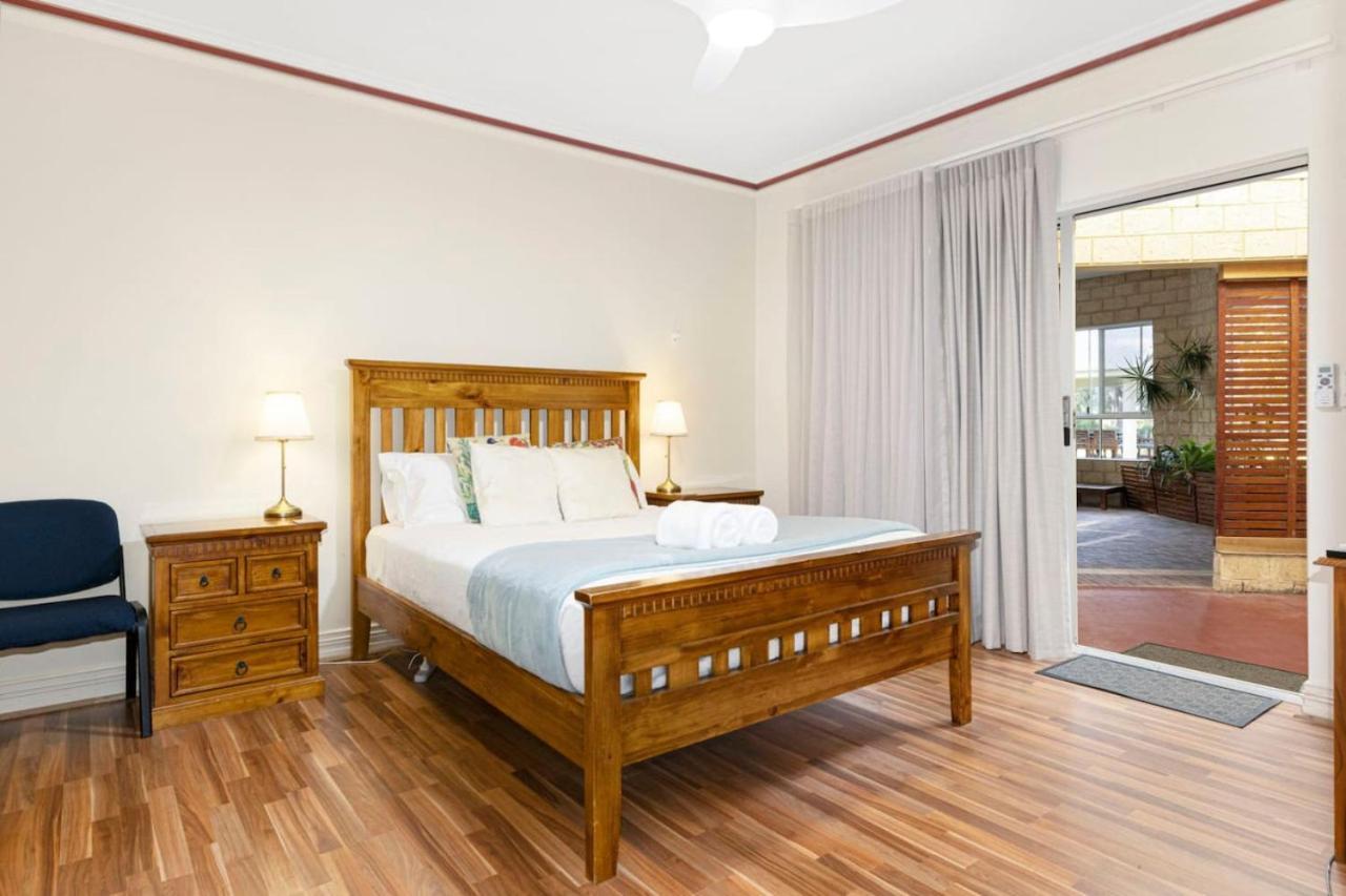 Inn The Tuarts Guest Lodge Wonnerup Екстериор снимка